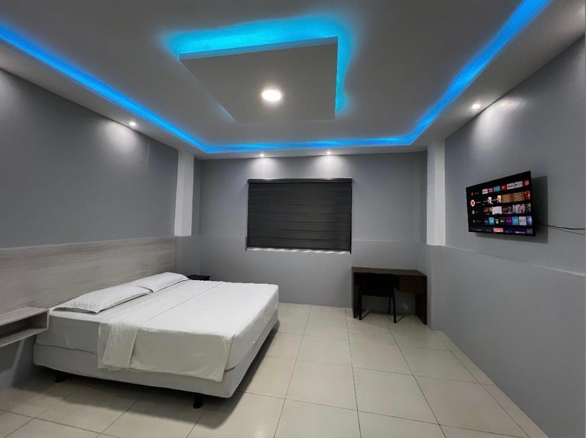 Hotel Kp Portoviejo Bagian luar foto