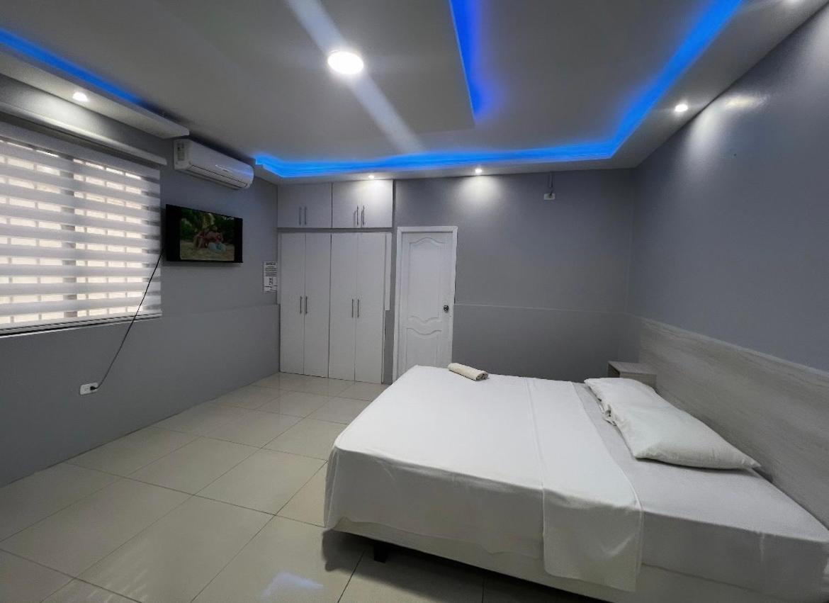 Hotel Kp Portoviejo Bagian luar foto